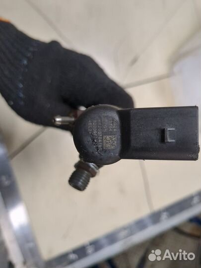 Форсунка топливная Renault Megane 3 2009, 2011