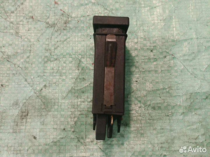 Кнопка подогрева стекла задняя Volkswagen Passat