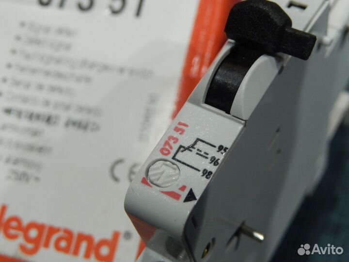 Дополнительный контакт сигнальный Legrand 07351