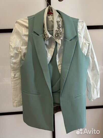 Женский брючный костюм с рубашкой