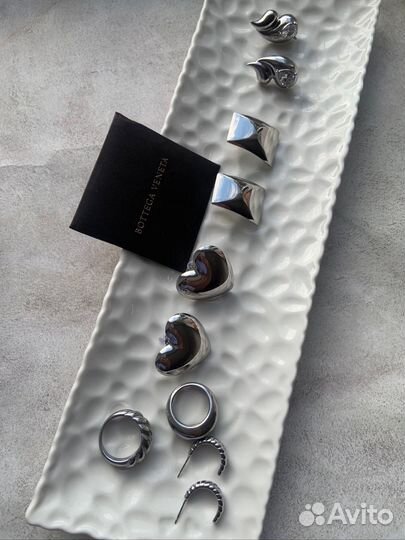 Серьги в цвете серебро в стиле Bottega Veneta