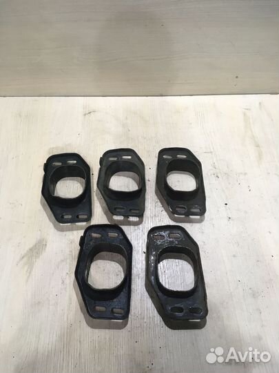 Кронштейн передний Ауди А6 С5