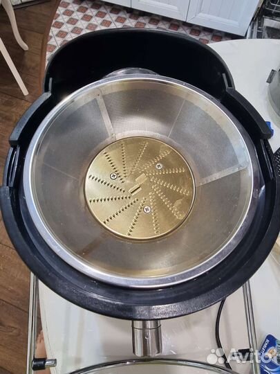 Соковыжималка центробежная