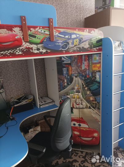 Детская двухярусная кровать со столом и шкафом