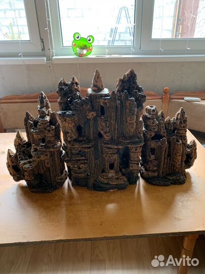 Аквариум с рыбками и декор