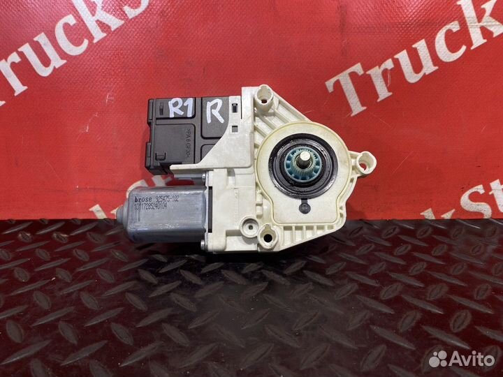 Моторчик стеклоподъемника правый