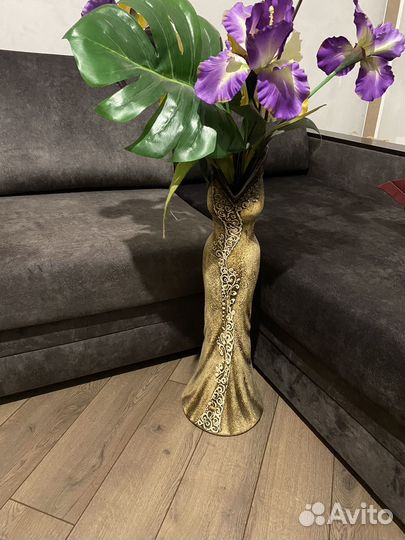 Ваза с искусственными цветами