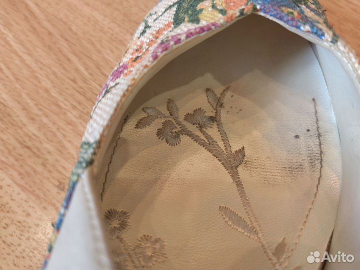 Босоножки на каблуках