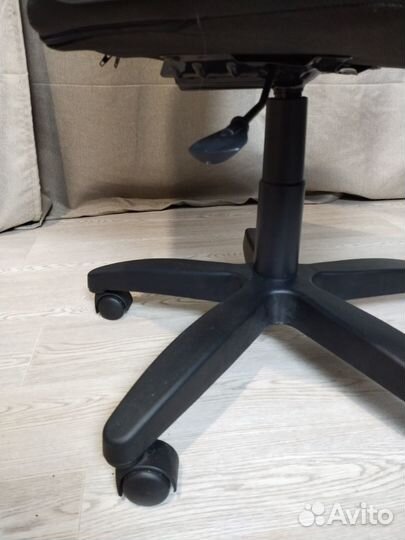 Компьютерное кресло (офисное кресло)