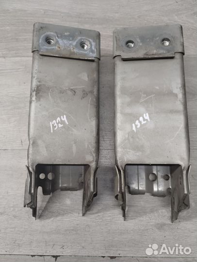 Opel Insignia Кронштейн усилителя бампера