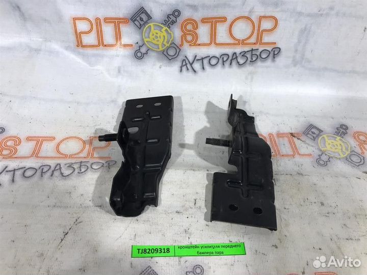 Кронштейн усилителя переденго бампера правый Niss