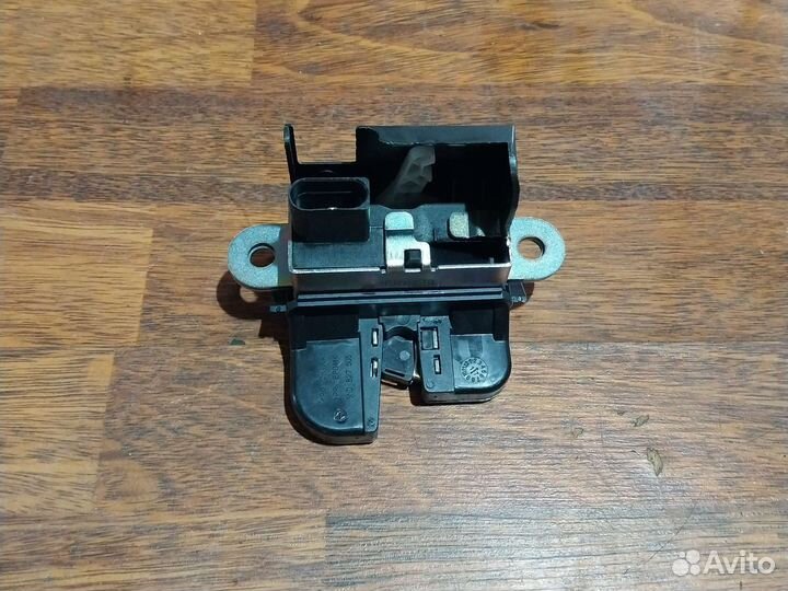 Замок багажника Vag Tiguan Golf