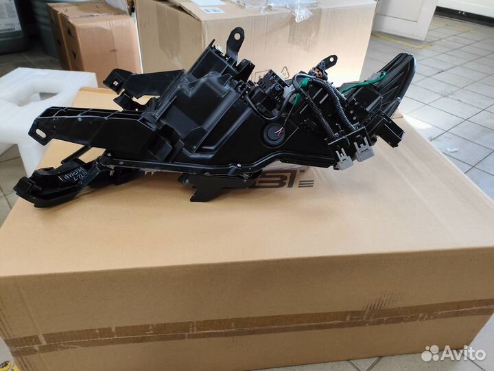 Фара правая LC150 Prado галоген c 2017- 8113060N10