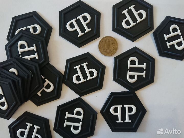 Нашивки разных брендов, репсовые ленты