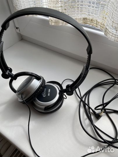 Проводные наушники