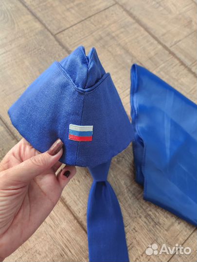 Пилотка, галстук