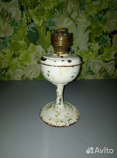 Старинная керасиновая лампа