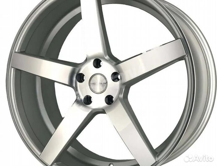 Литой диск в стиле vossen R18 5x120