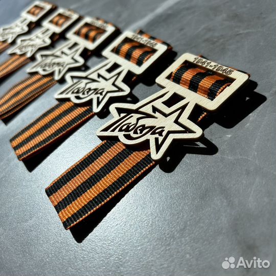 Значок на 9 мая с георгиевской лентой