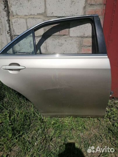 Правая задняя дверь Toyota Camry