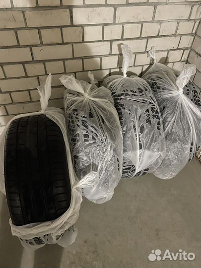 Pirelli P Zero 255/35 R20