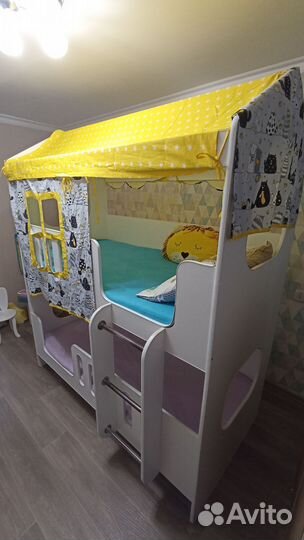 Кровать домик 2х-ярусная