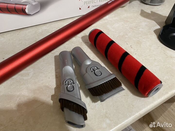 Вертикальный пылесос redmond RV-UR370