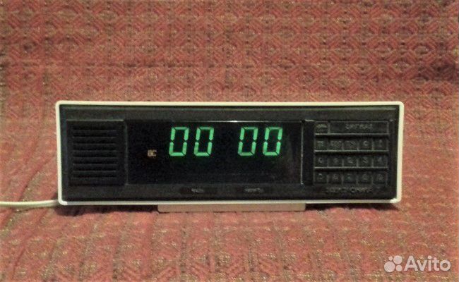 Часы электронные настольные