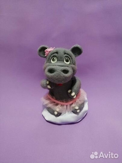 Игрушка бегемот валяный из шерсти