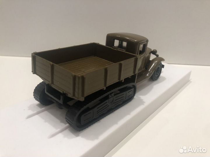 Полугусеничный военный грузовик (вездеход) зис