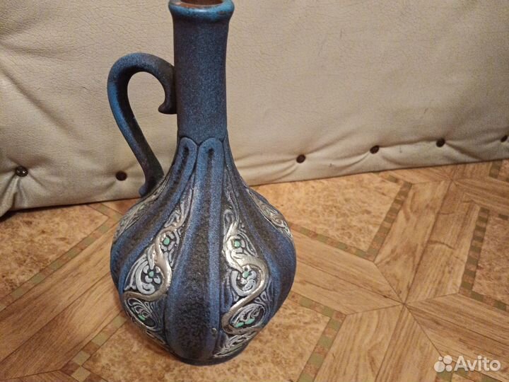 Глиняный кувшин для вина