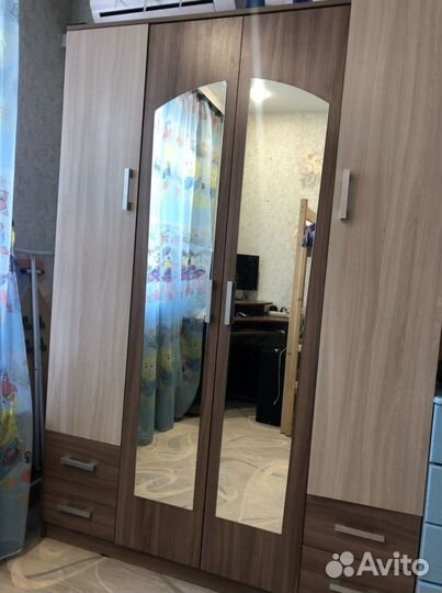 Шкаф платьяной