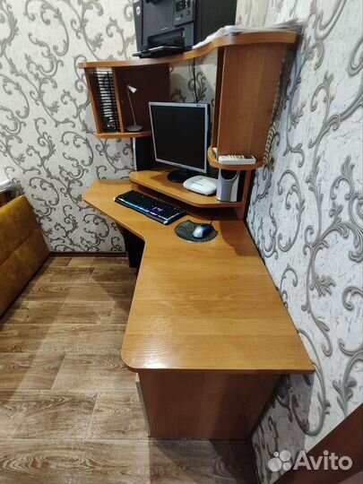 Компьютерный стол