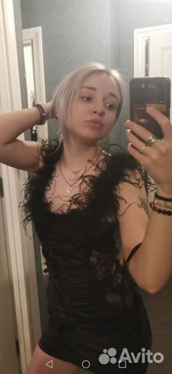 Платье женское вечернее 42-44 с перьями