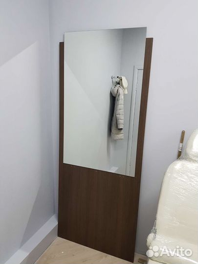 Зеркало с полочкой