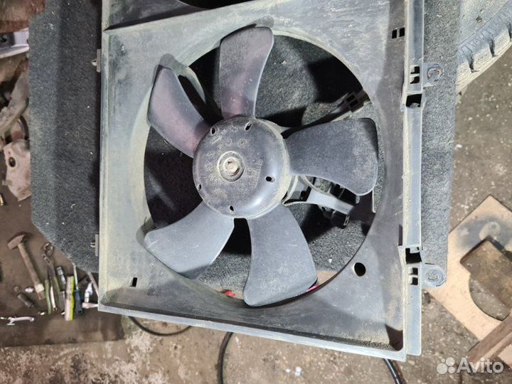 Диффузор радиатора Mitsubishi Lancer 9 4G18 2005