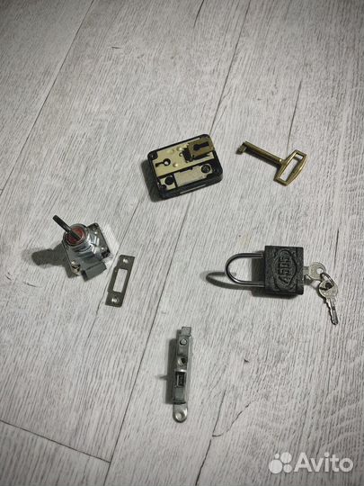Замок мебельный и навесной