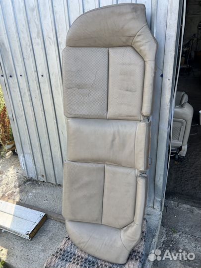 Диван кожаный бежевый Subaru Legacy/Outback BL
