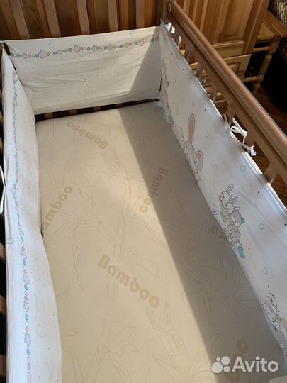 Детская кровать с бортиками и матрасом