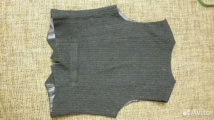 Жилет из костюмной ткани для девочки