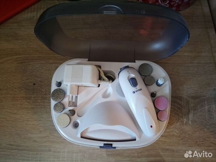 Маникюрный/педикюрный набор Vitek