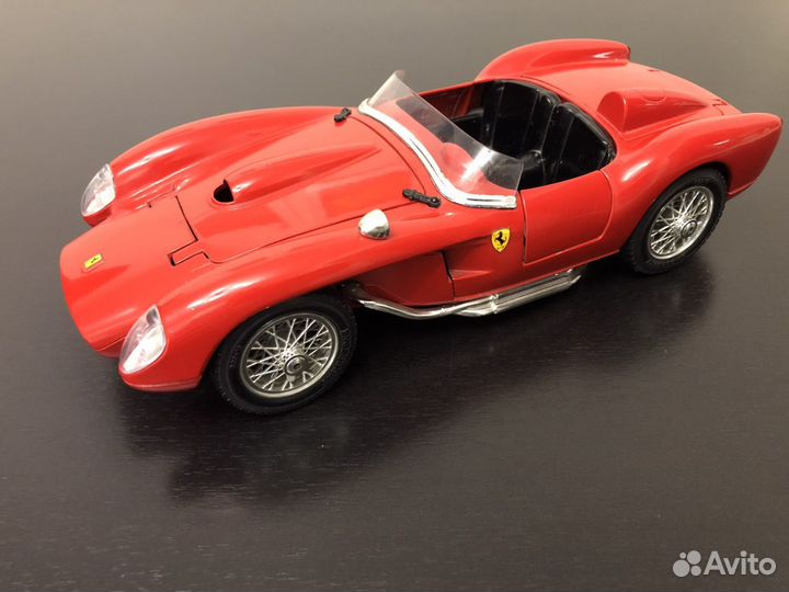 Модель burago 1:18 Ferrari