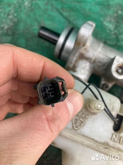 Цилиндр тормозной главный Kia Sorento 2008г