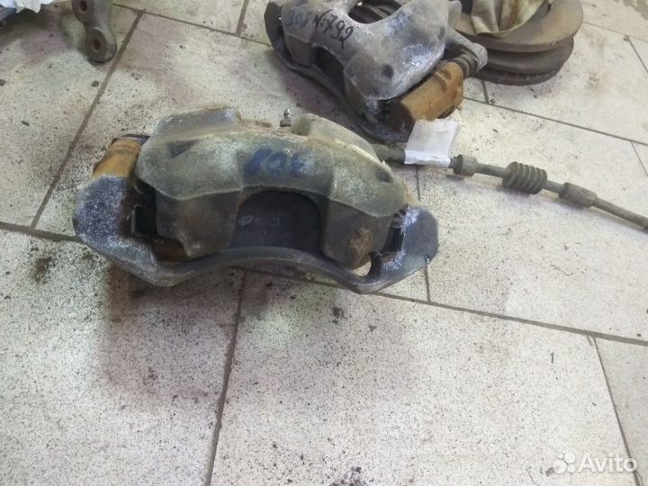 Суппорт передний левый Пежо 308 2007-2014