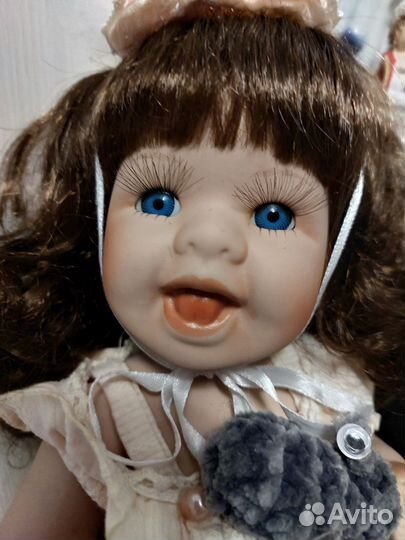 Кукла фарфоровая