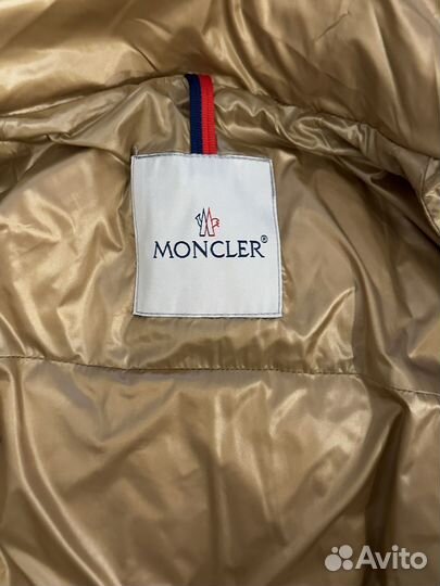 Пуховик Moncler женский, модель Parnaiba