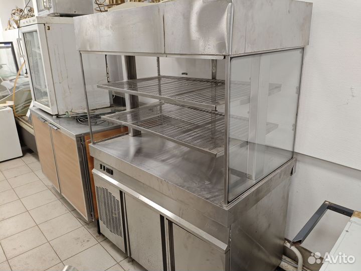 Холодильная витрина линии раздачи