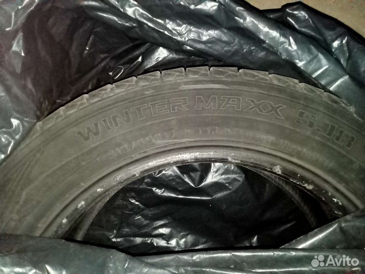 Dunlop Winter Maxx 215/60 R17
