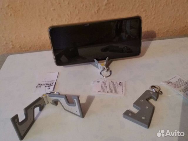 Брелок- подставка для смартфона.Икеа