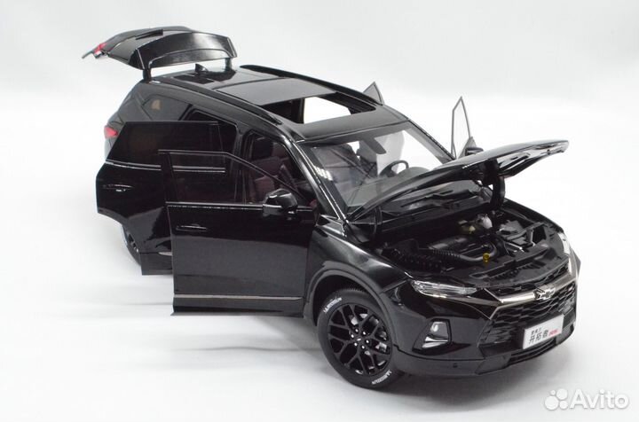 1/18 Chevrolet Blazer RS Black 2020 Dealer Edition